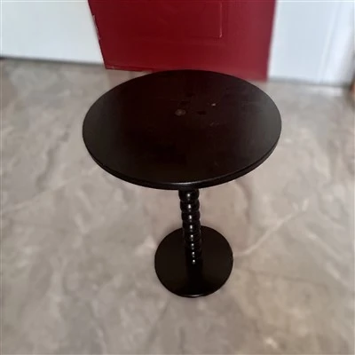 میز گرد سیاه چوبی